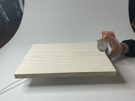 가구를 위한 멜라민을 가진 백색에 의하여 박판으로 만들어지는 Blockboard 18mm 소나무 경재
